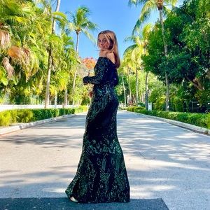 WINDSOR Emerald Green Sequin Body Con Dress